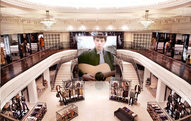 Le magasin vivant de Burberry Influencia