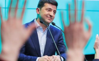 Zelensky superstar : le président ukrainien brille d’abord et avant tout par ses gestes courageux