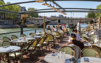 Terrasse flottante, Sena surfe sur les quais